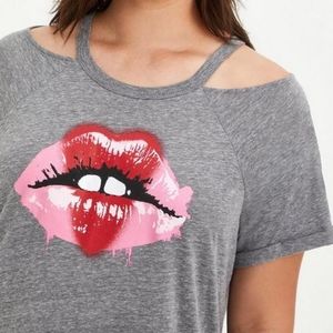 Torrid Graphic Classic Fit Triblend Cold Shoulder Top in Grey Lips